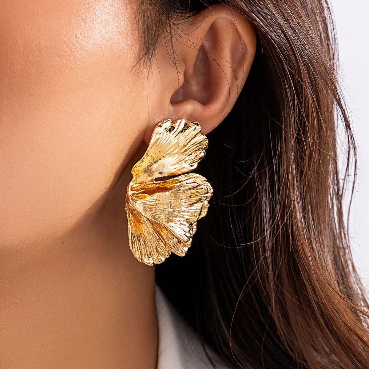 Fashion Personality New Metal Flower Earrings For Women O1CN01INDLZv1biarpwD2bG  2216858653499 0 cib