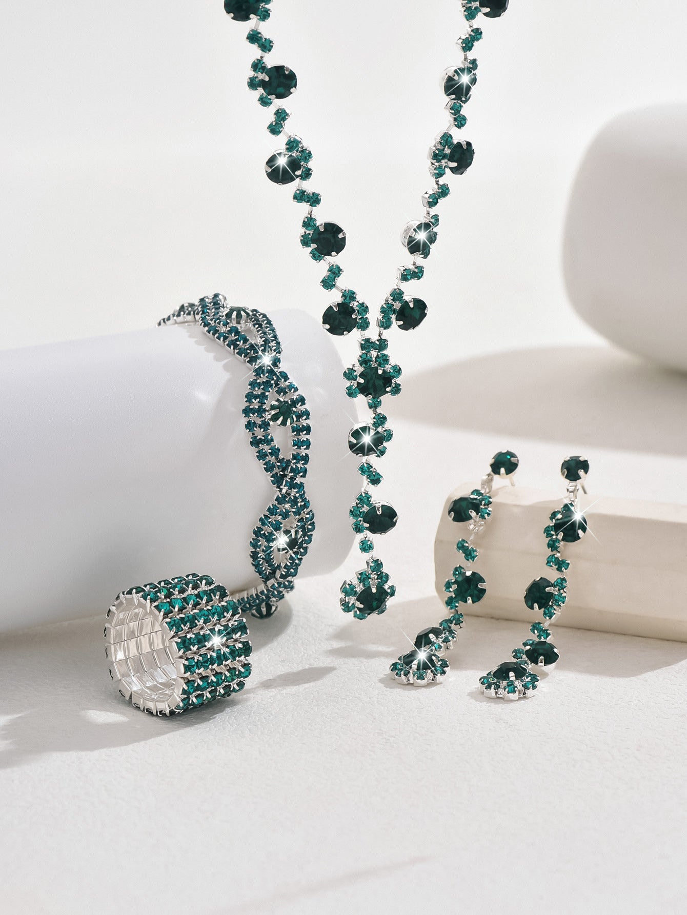 Fashion Crystal Necklace Ear Stud Bracelet Jewelry Accessories O1CN01KwpWvM1ynqYbANKRc  1988846624 0 cib