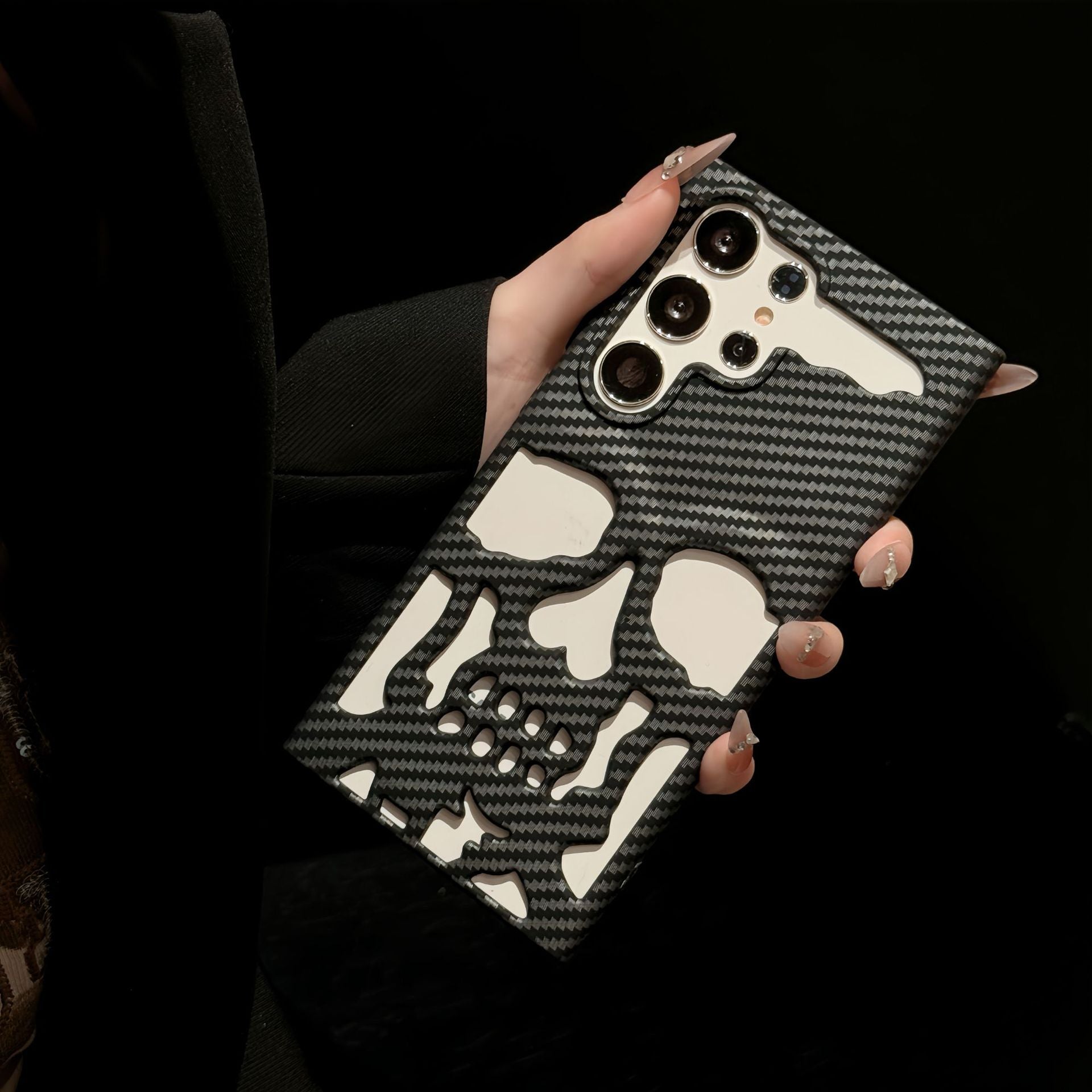 Hollow Skull Personality Creative Phone Case - 图片 3