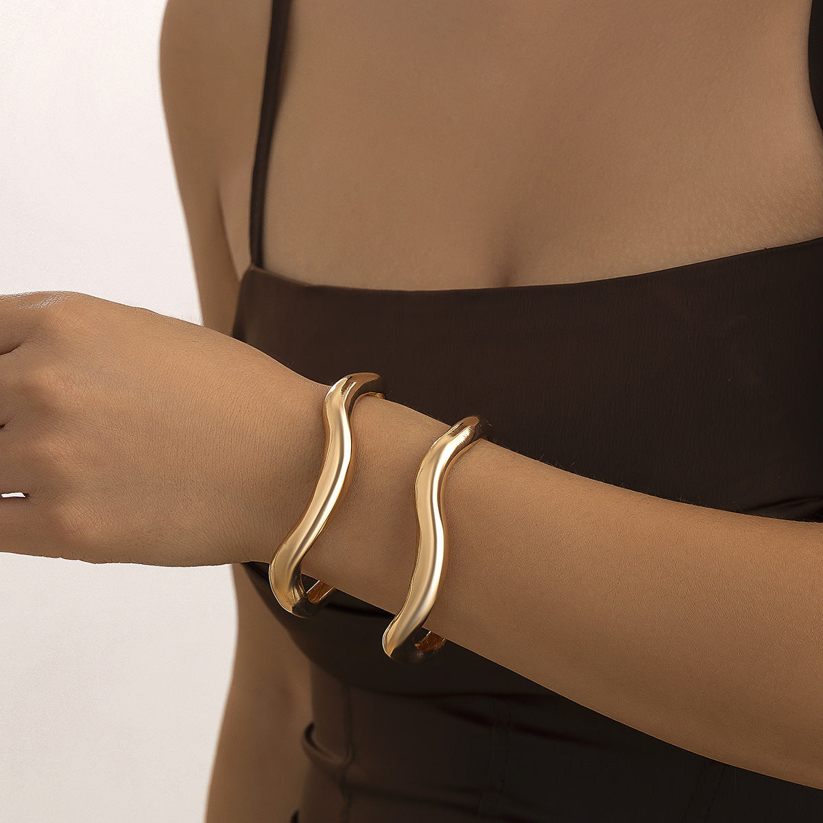 Liquid Irregular Lava Fold Open Bracelet O1CN01dQC21023QYUcAdu07  2218335037250 0 cib