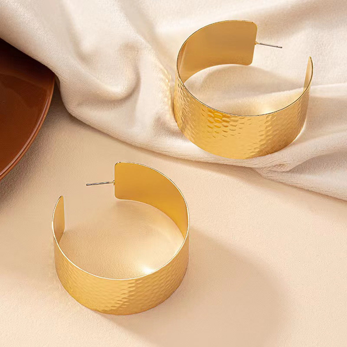 European And American Simple Graceful Large Earrings Personality O1CN01iy6Yc11xhbZEkKC84  2219476846475 0 cib