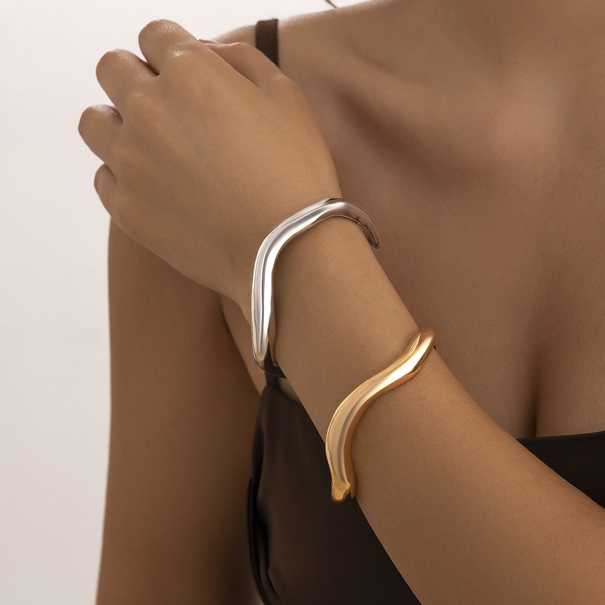 Liquid Irregular Lava Fold Open Bracelet O1CN01paM5zd23QYUb5aOXn  2218335037250 0 cib