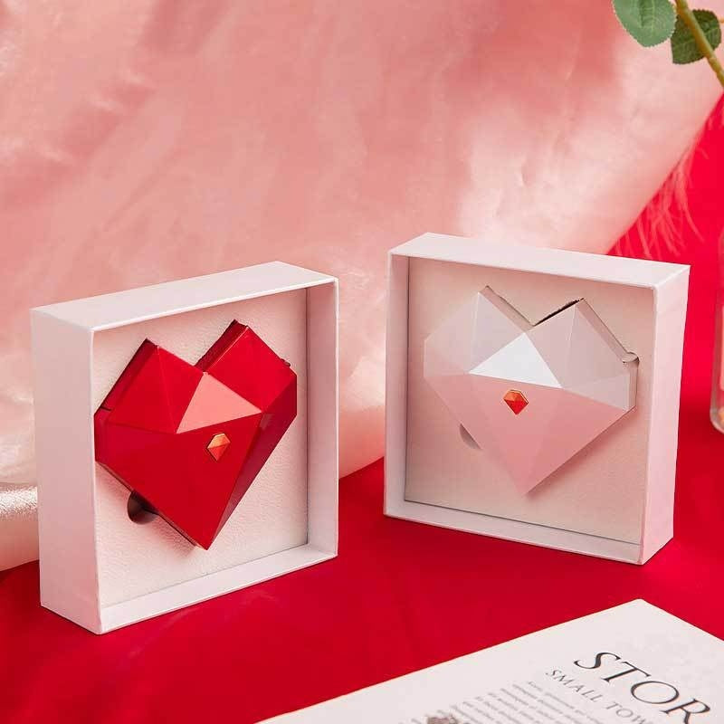 Simple Heart-shaped Diamond Surface Jewelry Storage Packaging Box a042b2c3 b4ed 4cc1 bc35 0fc76856c439 trans