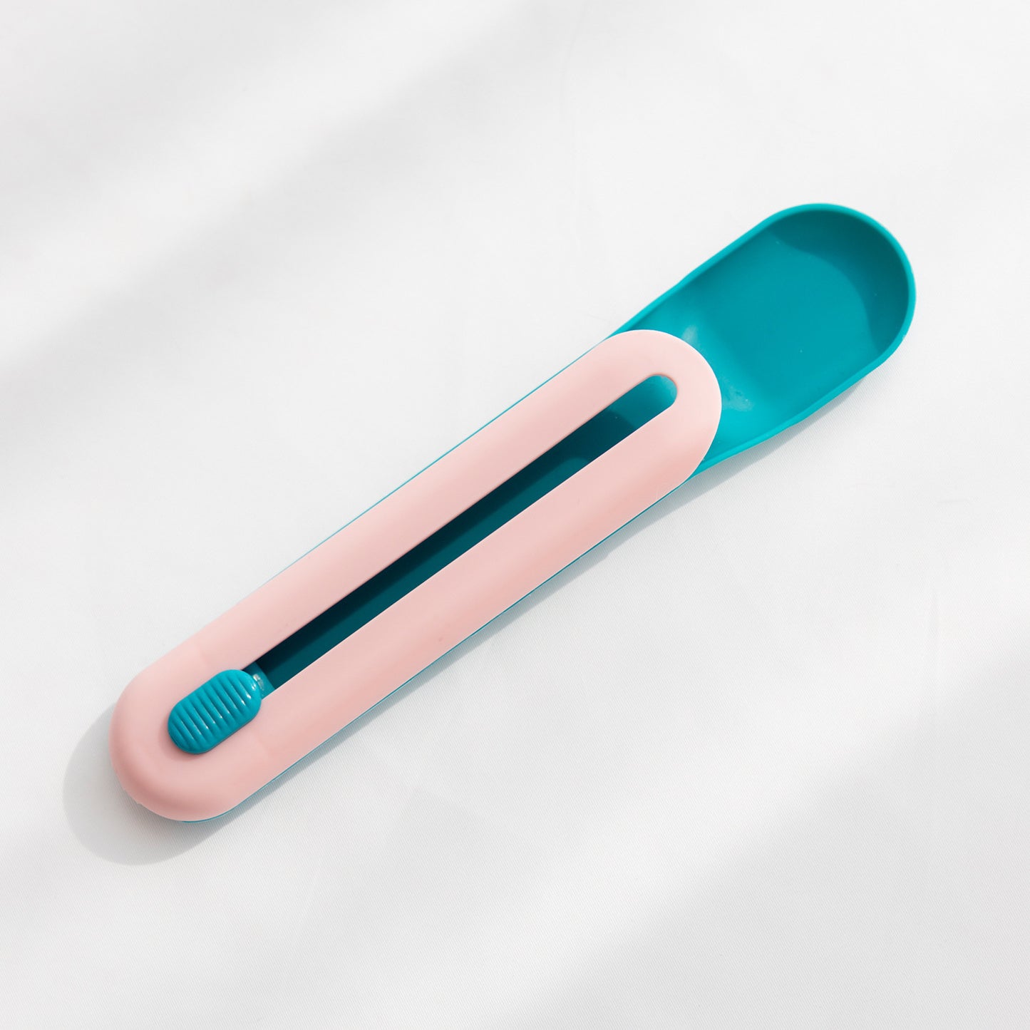 The Hot Cat Strip Spoon Feeder Squeezes Snack Pet Feeding Tools a27d708a 1d86 4ad1 8d6c 3f07cb74820b