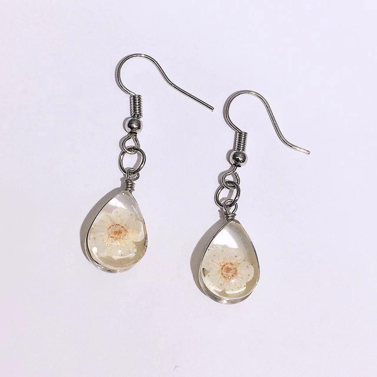 Fashion Drop-shaped Dried Flower Earrings a2e8ff9a 3bce 42d5 8b05 95af7789c9ea 2c990ab2 4640 4561 9acb bd2fdcfa6809