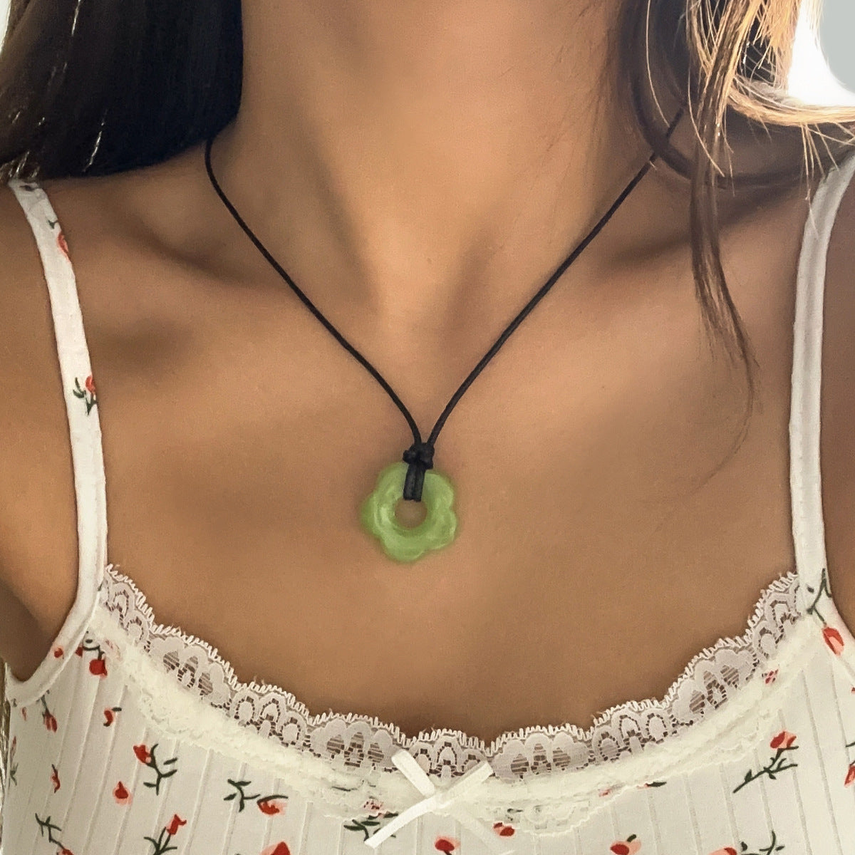 Wax Thread Adjustable Simple Flower Necklace a3bec9ed c059 4fda 87e4 d07207c5b26b