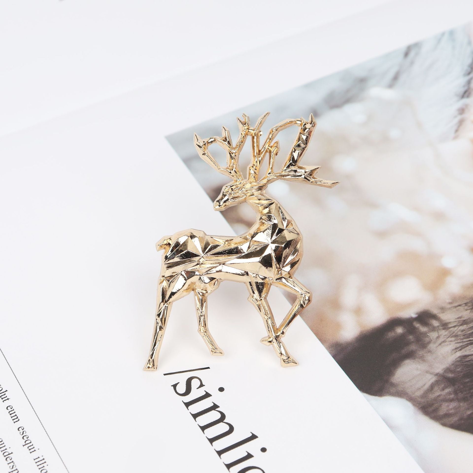 Three-dimensional Fawn Brooch Gold Christmas a5294c84 6568 4f86 bcba 2578e960a22b