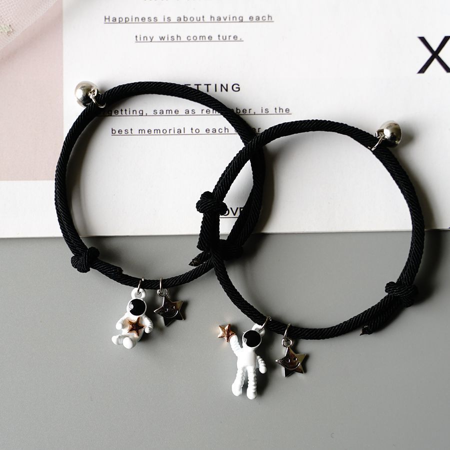 Simple Dream Star Picking Astronaut Bracelet a66d64ff efab 4d99 b68e efa0b628cf76