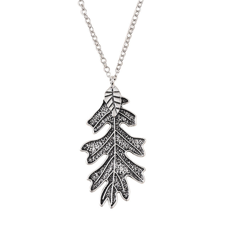 Retro Simple Oak Leaf Pendant a702258e bed0 43ad a293 a3f45acb8b1a