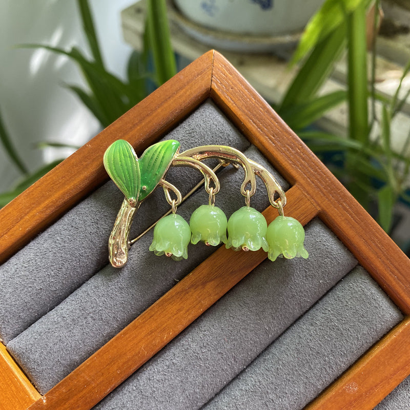 Natural Golden Jade Glass Berry Lily Of The Valley Brooch a7861a13 9b9a 45dd bca0 c8d831a2b5c8