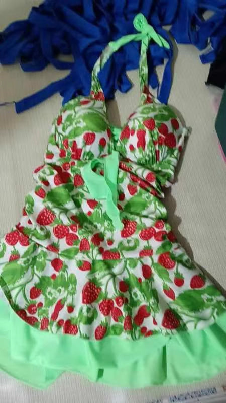 New Dress-style Fork With Exposed Back Steel Bracket Cute Strawberry Swimsuit aa977391 d779 4f17 a21f 69637807cf3b
