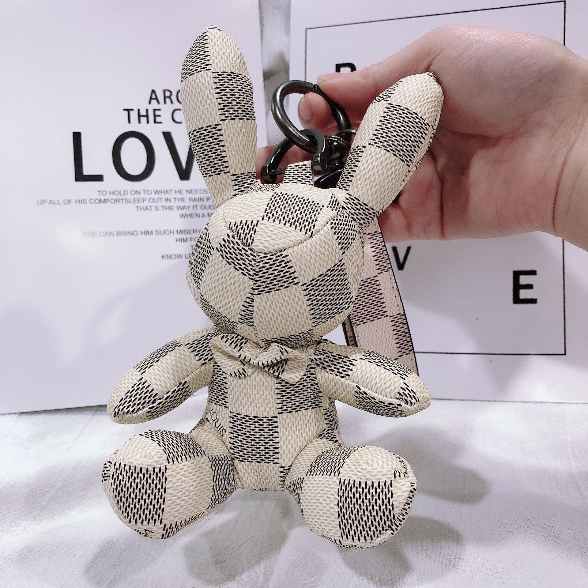 Creative Fashion Leather Bunny Car Keychain Pendant adce2e31 f981 40e9 b7e5 1bc486e1f727