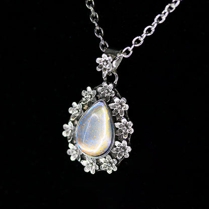 Bohemian Vintage Flower Moonstone Pendant Necklace b2254eab da5d 4c03 853d f05bf7b23156