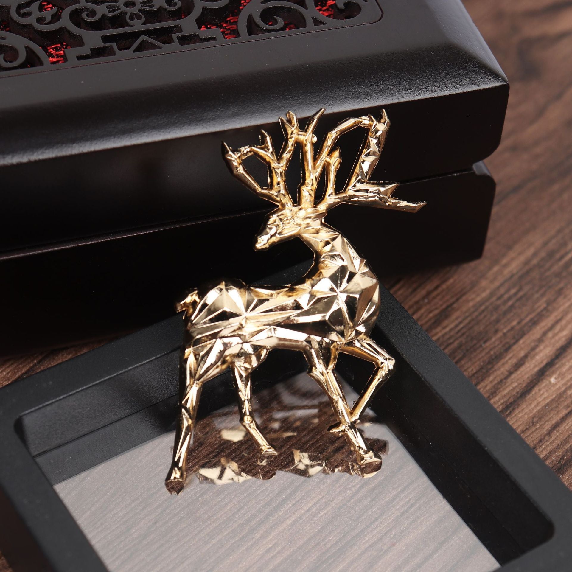 Three-dimensional Fawn Brooch Gold Christmas b69610f9 3a1b 440c 9000 9d963150a4fe