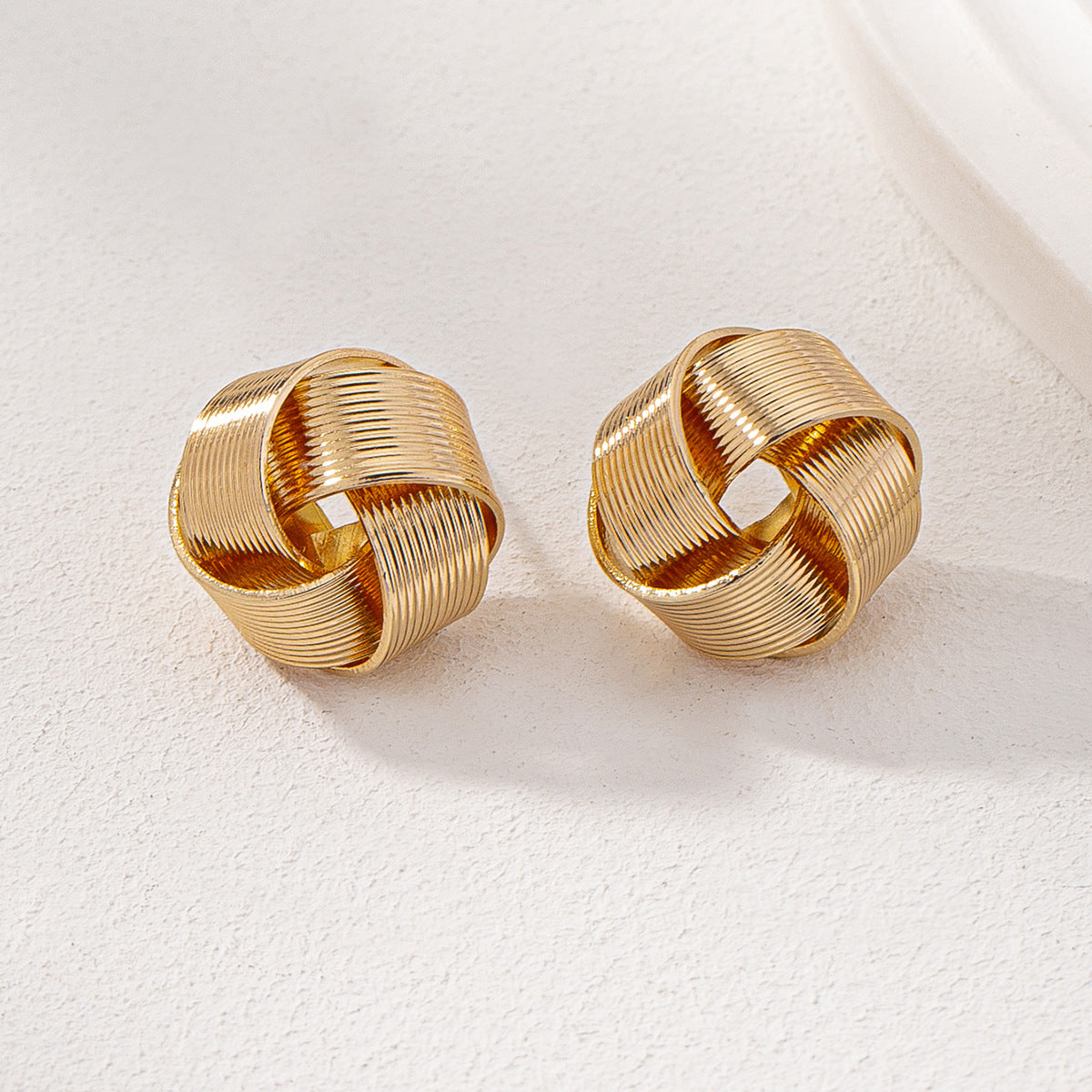 European And American INS Gold Classic Thread Cross Stud Earrings b70b5305 bb0a 4831 b8a4 d264da5ed7c4