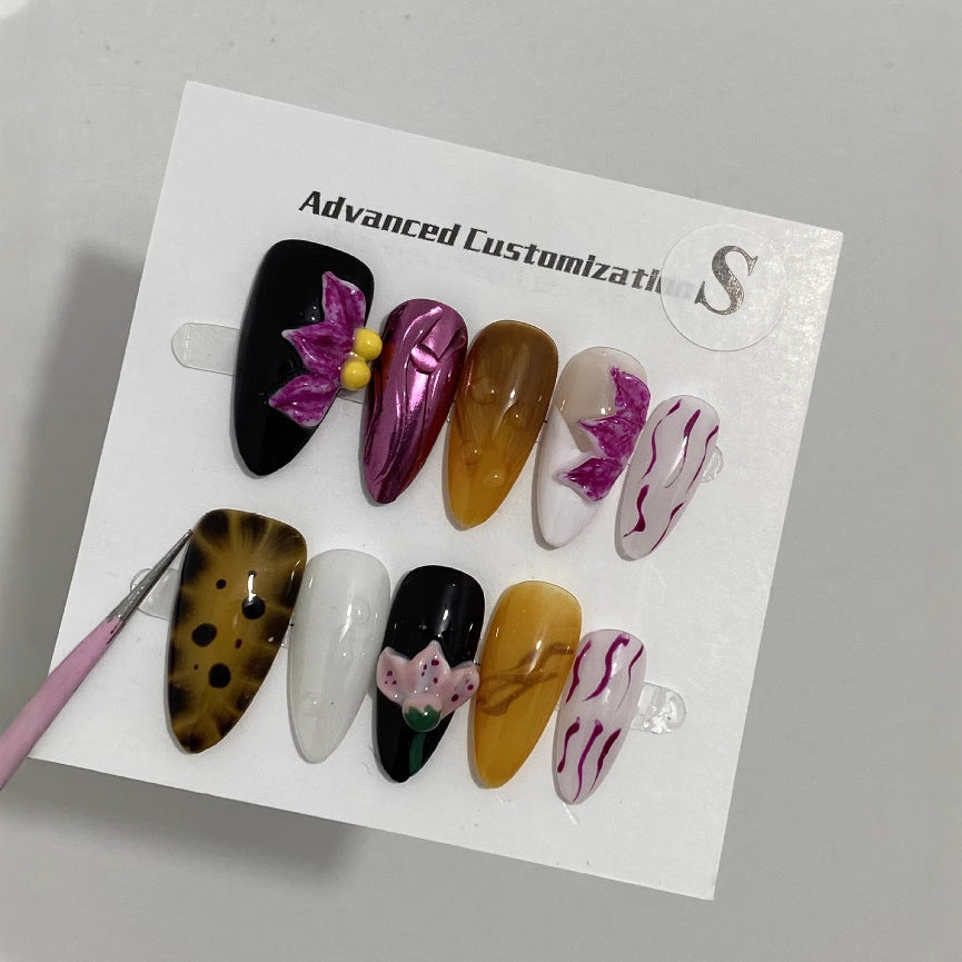 Three-dimensional Carved White High-grade Mid-length Manicure Wear Nail b759a6ac f65f 4a48 a1b4 131a102f9fa4