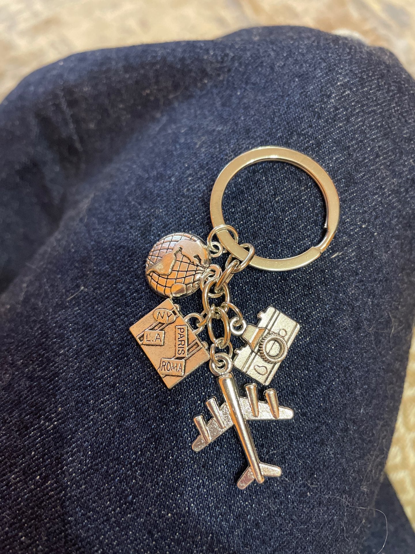 26Letters Brand New Around The World Airplane Keychain - HD Wireless Product #4