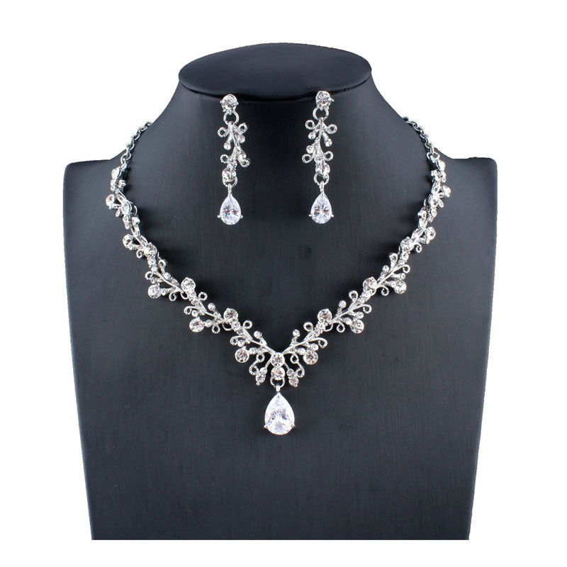Rhinestone Women'S European And American Water Wave Chain Lattice White Pearl Necklace b8f9ff6b 7192 49b2 9b5e 75b03d394f86