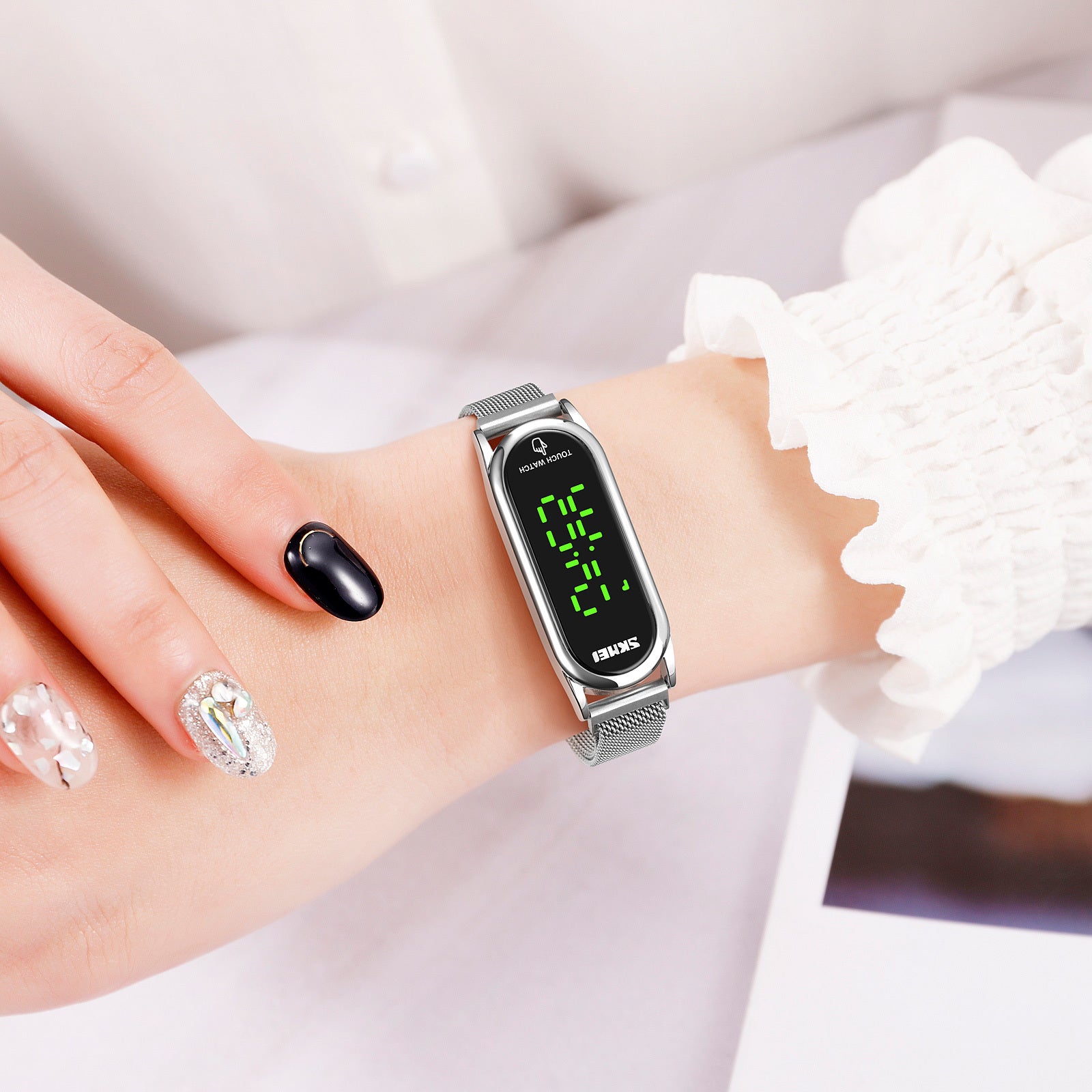 Fashion Touch Screen Couple Watch Bracelet Type Magnet Mesh Belt Ladies Watch ba698a02 b8be 46c2 be1e 2158c0bbeaa0