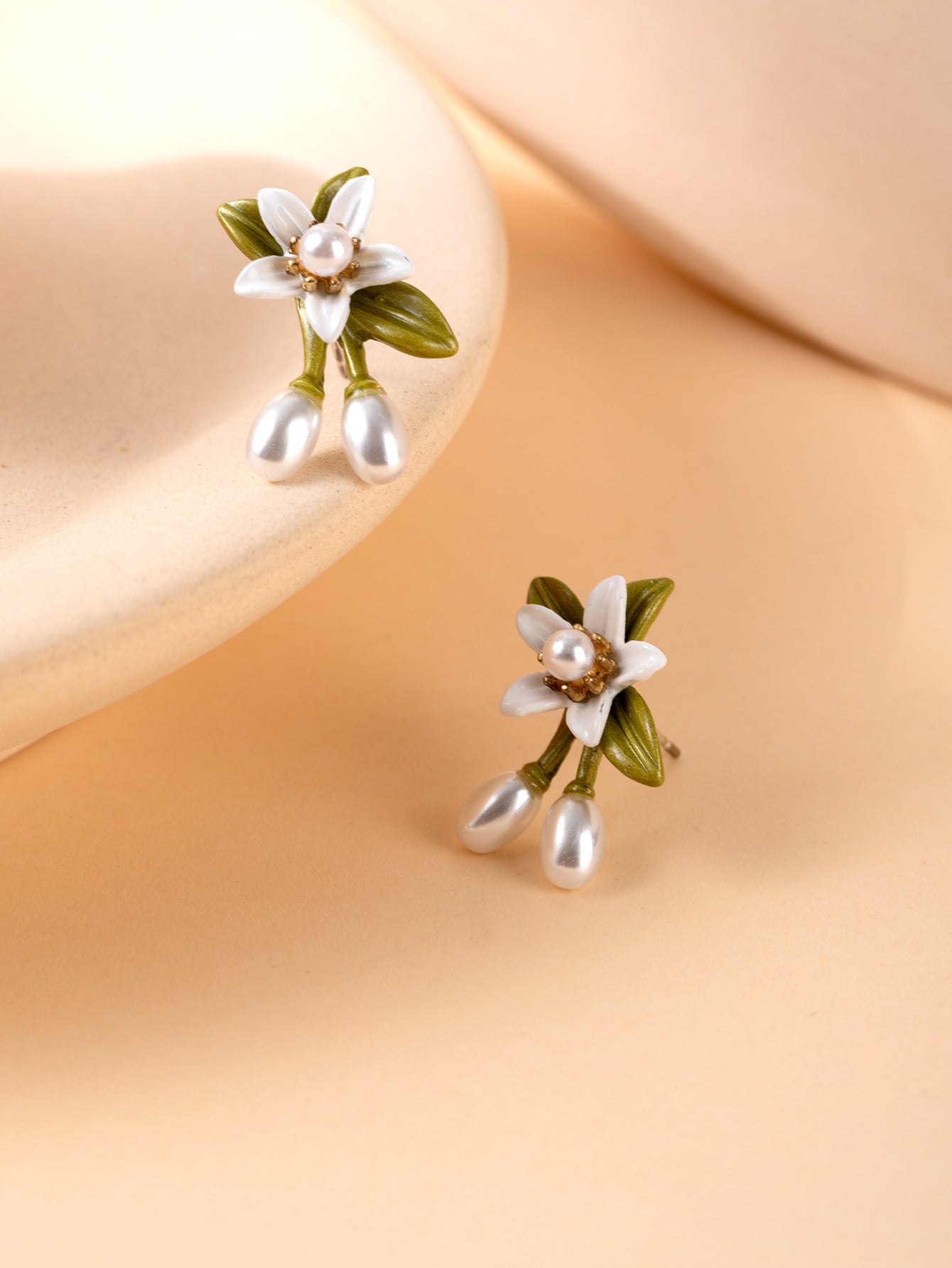 European And American Super Fairy Mori Style Lily Pearl Stud Earrings