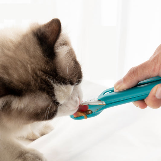 The Hot Cat Strip Spoon Feeder Squeezes Snack Pet Feeding Tools bdefc58d 01f1 46e1 b021 a935752313f9