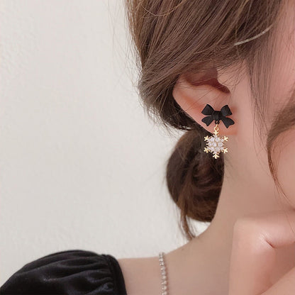 Silver Needle Zircon Snowflake Bow Earrings c218499b 1dd0 42be a3d1 99fa0a2deca8