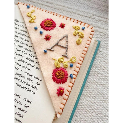Personality Handmade Embroidery Corner Bookmark Felt Triangle Mark c5295c9c d5b5 4aea b139 3d849b3467c6
