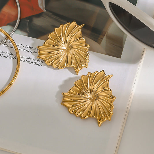 Rafaela Sculpted Petal Gold Earrings c7beb68b 150e 45e8 b522 5d0d0b1cae13