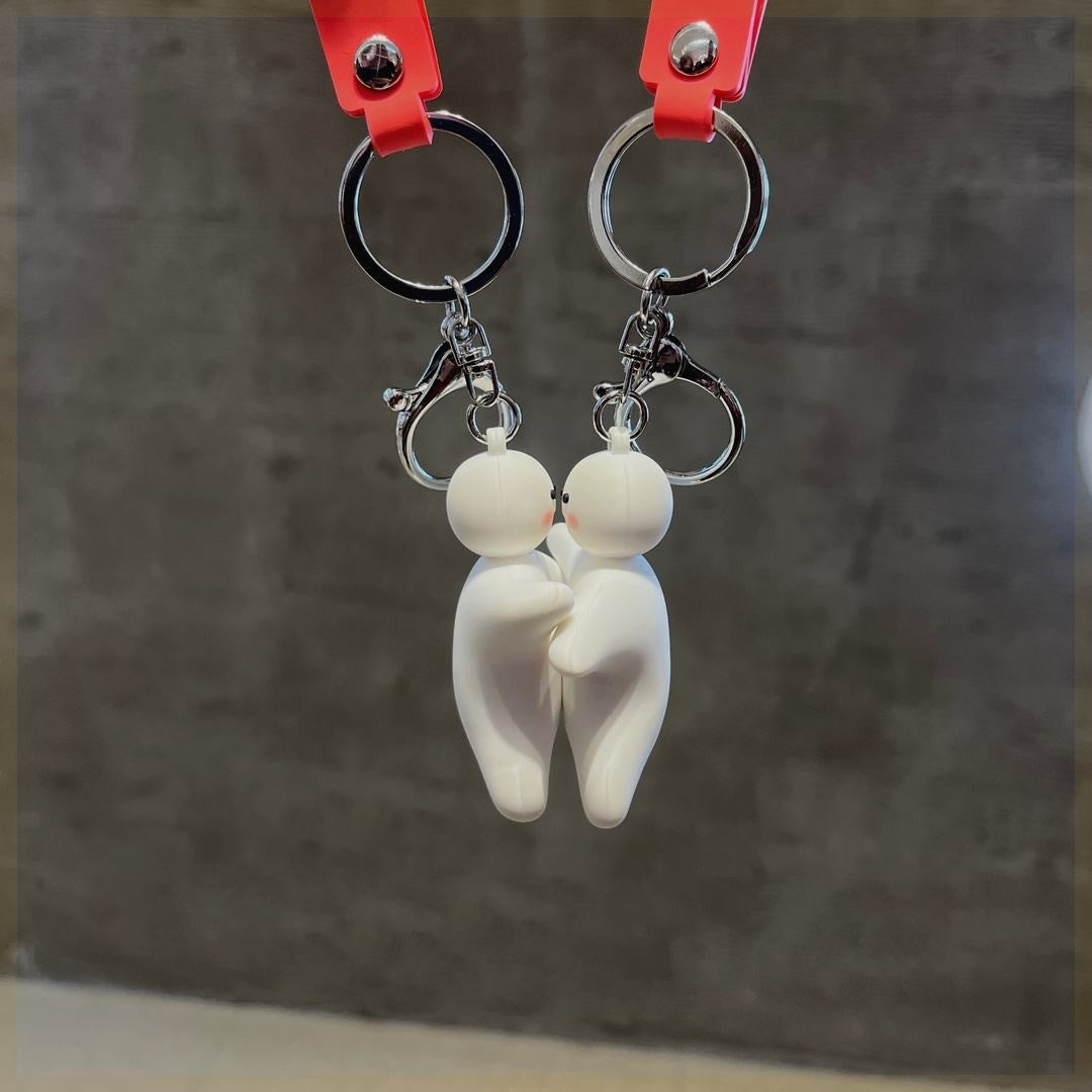 Couple Magnetic Hug Keychain c8d0bfb8 ac01 45a5 a786 785295ba36a4