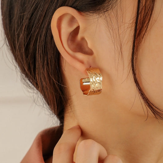 C-shaped Beating Hammered Simple Metal Earrings cad01ffd 92a7 4927 b4fe 844fba7614f1