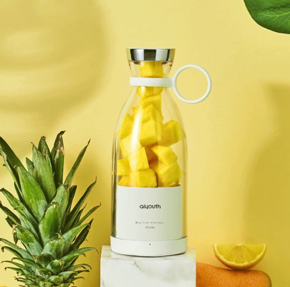 Handheld Small Electric Portable Mini Juicer cbb19884 ff6d 410a a36b e37d8bbb3fb9