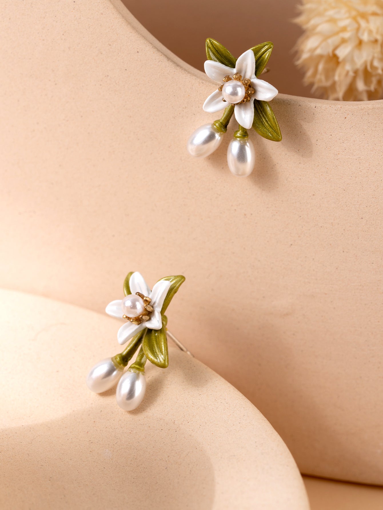 European And American Super Fairy Mori Style Lily Pearl Stud Earrings