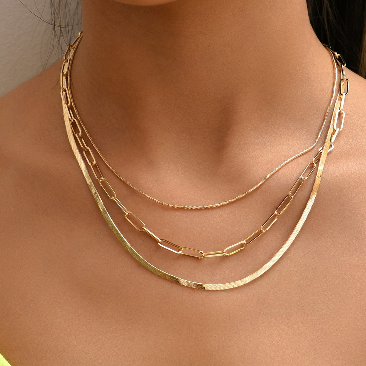 Simple And Fashionable Solid Color Metal Irregular Clavicle Chain d18661e4 5cfc 483a bb69 3d0ac9a9cdf7