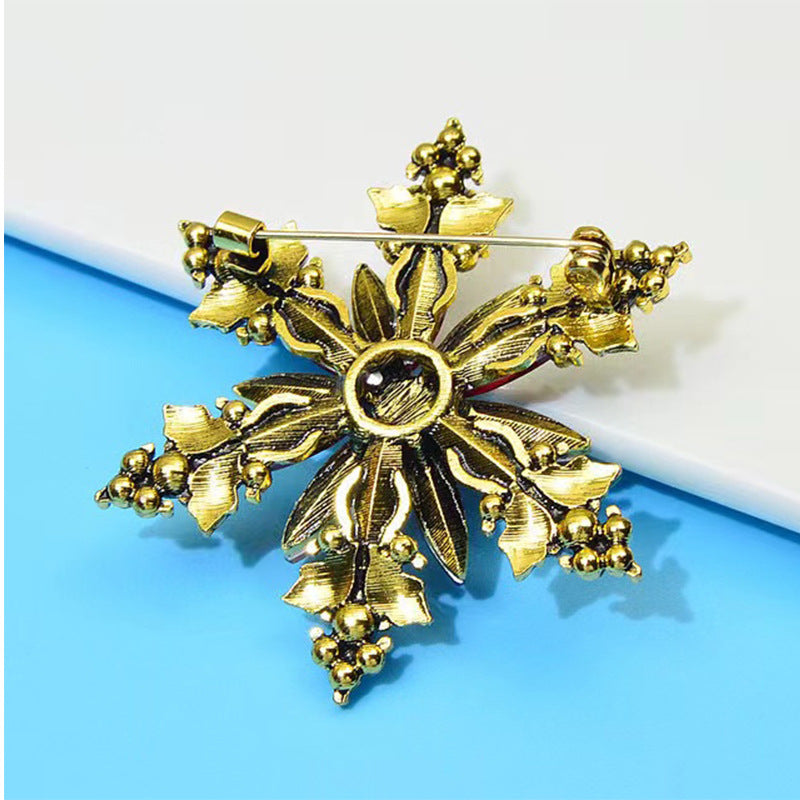 Glass Christmas Snowflake Brooch d259a9b8 1c27 4e3b a9de e32dad15e560