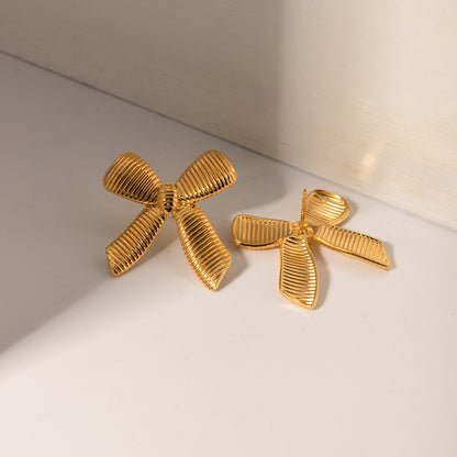 Caroline Gold Earrings d3588bf4 59a8 46fc 8f0f 114e0523ac14