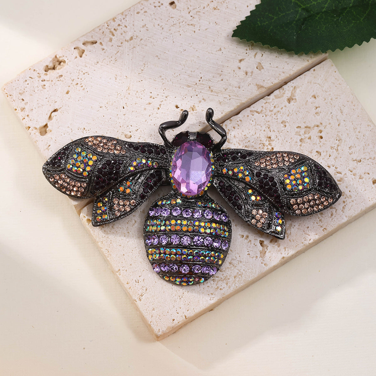 Antique Style Fully-jeweled Crystal Bee Brooch Men And Women Dopamine Retro d4b8120d 73dd 49df 816f 1cc078990dbd