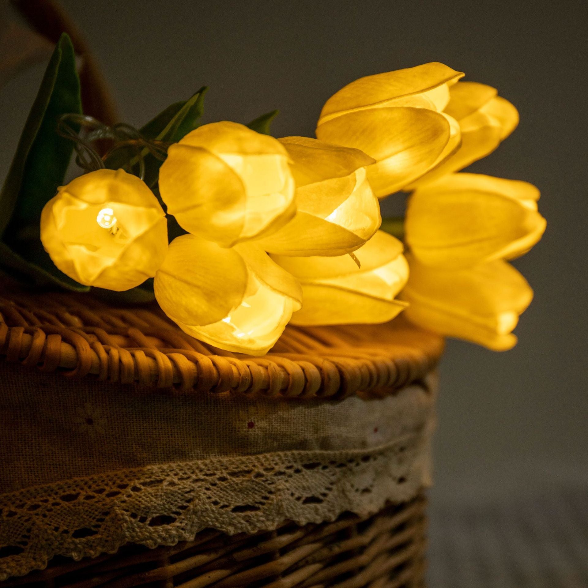 Led Lighting Chain Simulation Tulip Bridal Bouquet d696d6d5 1136 49ea abbd 996dd9147e54
