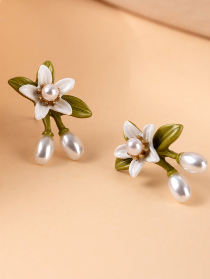 European And American Super Fairy Mori Style Lily Pearl Stud Earrings