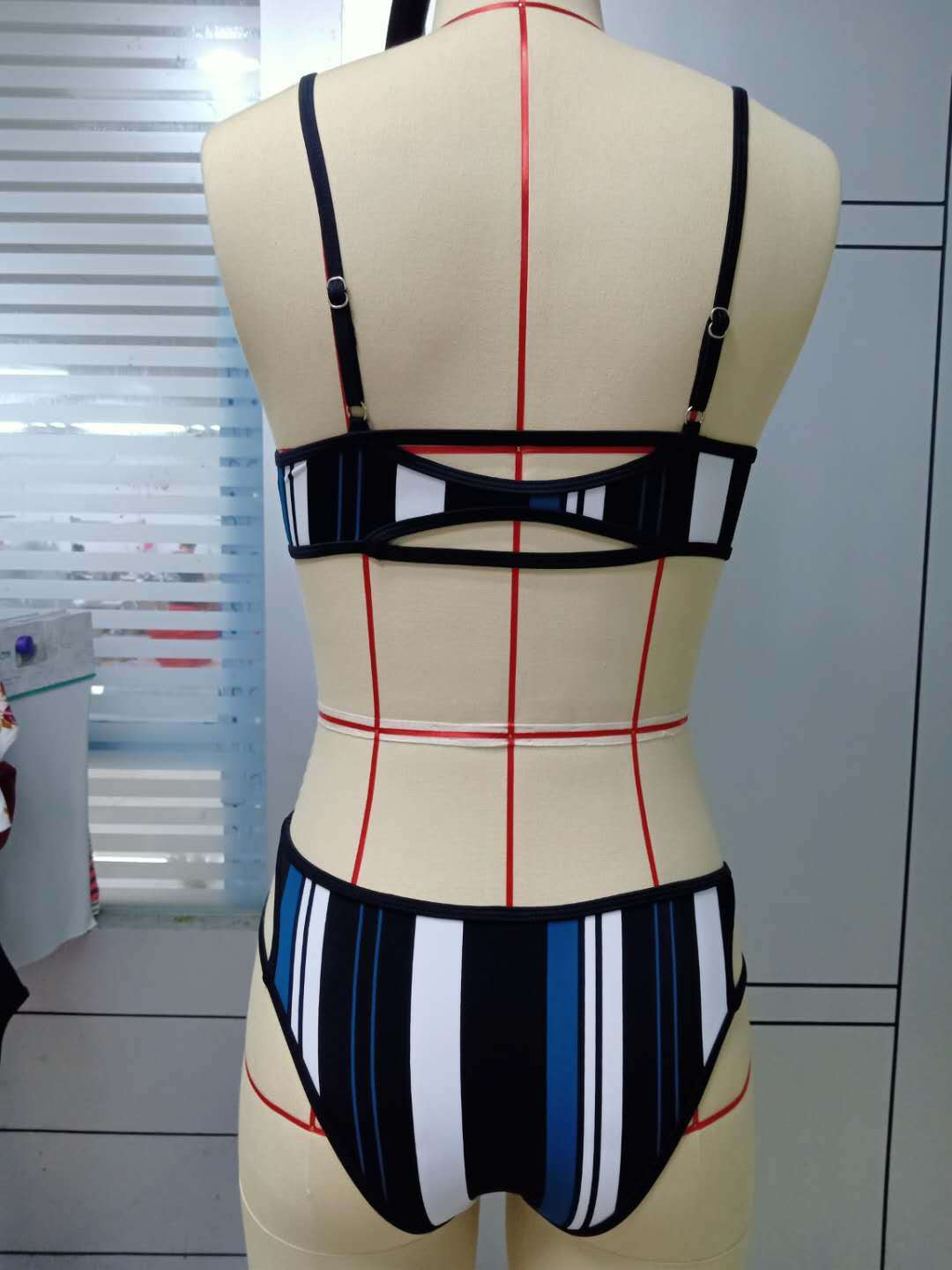 European And American Vertical Striped Bikini d9ebbb83 d157 45be 85ac 95a8487809b6