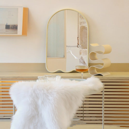 Cream White Ghost Shaped Mirror e1a1f410 cda3 4bdb 991a a8d39827f359