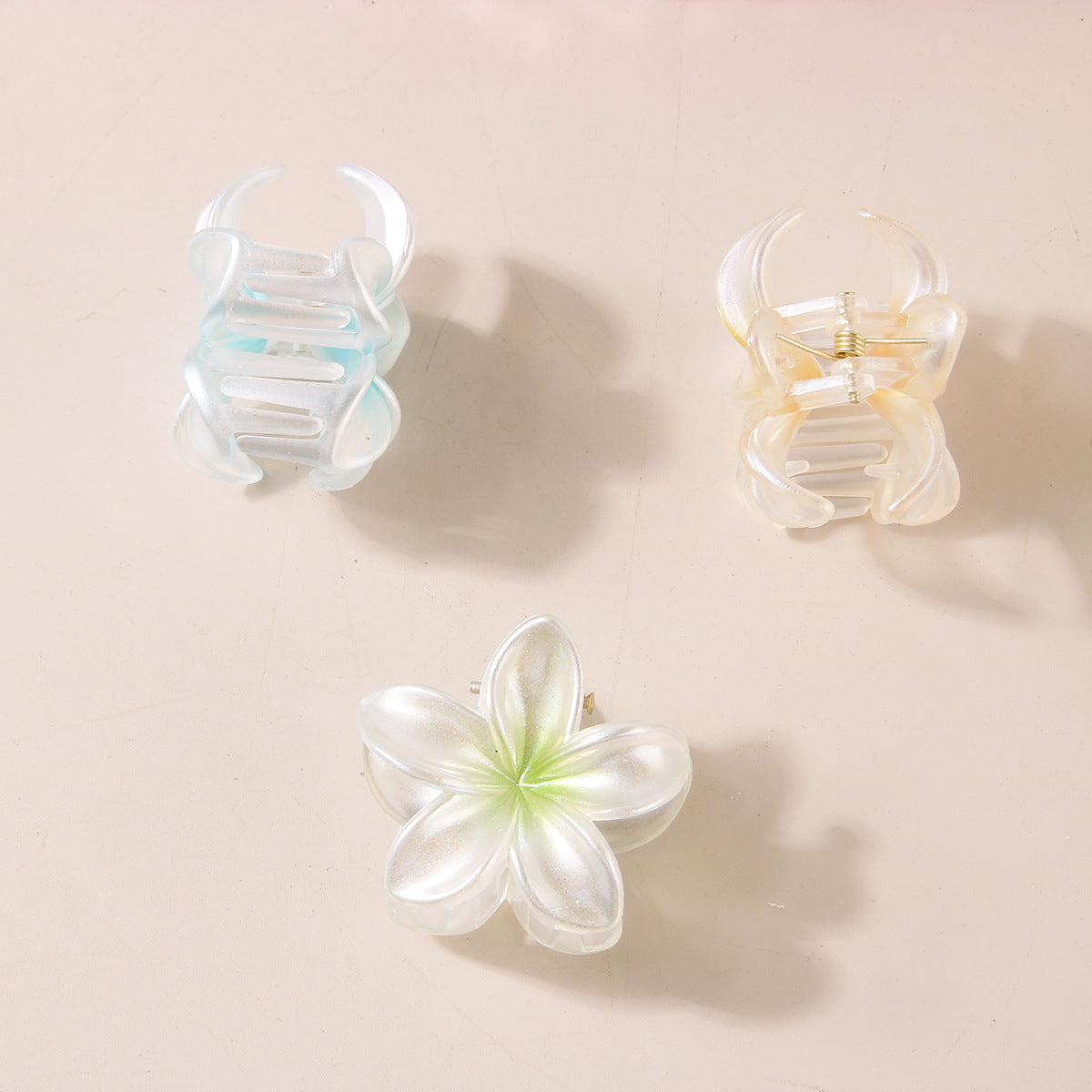 Small Size 4cm Pearlescent Flowers Barrettes Sweet Plumeria Rubra e34dd218 502e 4993 8ecb b4b293072197