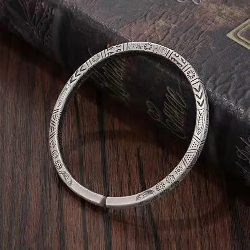 Crater Design Bump Bracelet Fashion e372b844 dd20 4c0e 9e1c 172c4e7fbbd8