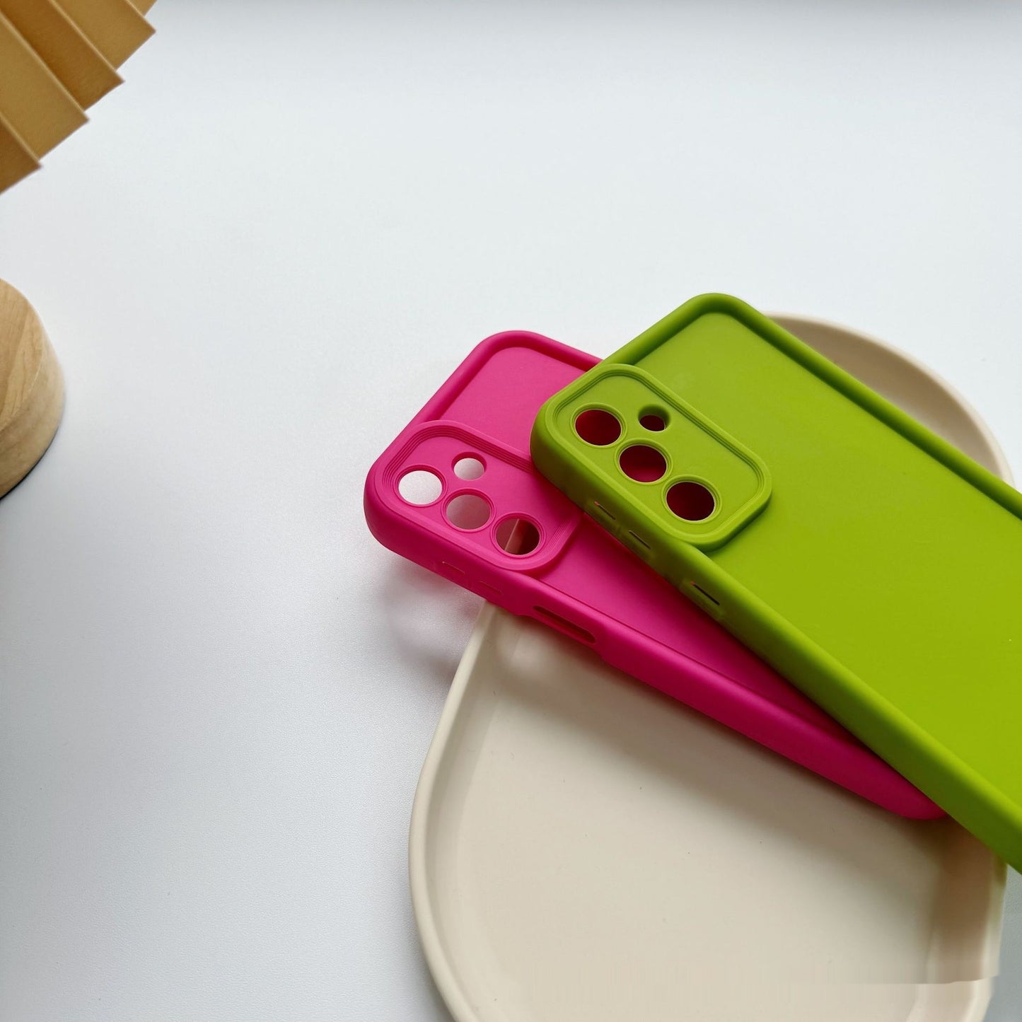 Solid Color Minimalist Silicone Soft Shell Phone Case - 图片 3