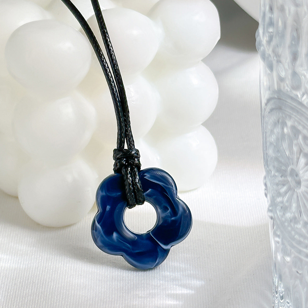 Wax Thread Adjustable Simple Flower Necklace e71404a3 fa8d 43af 8906 fe624549c186