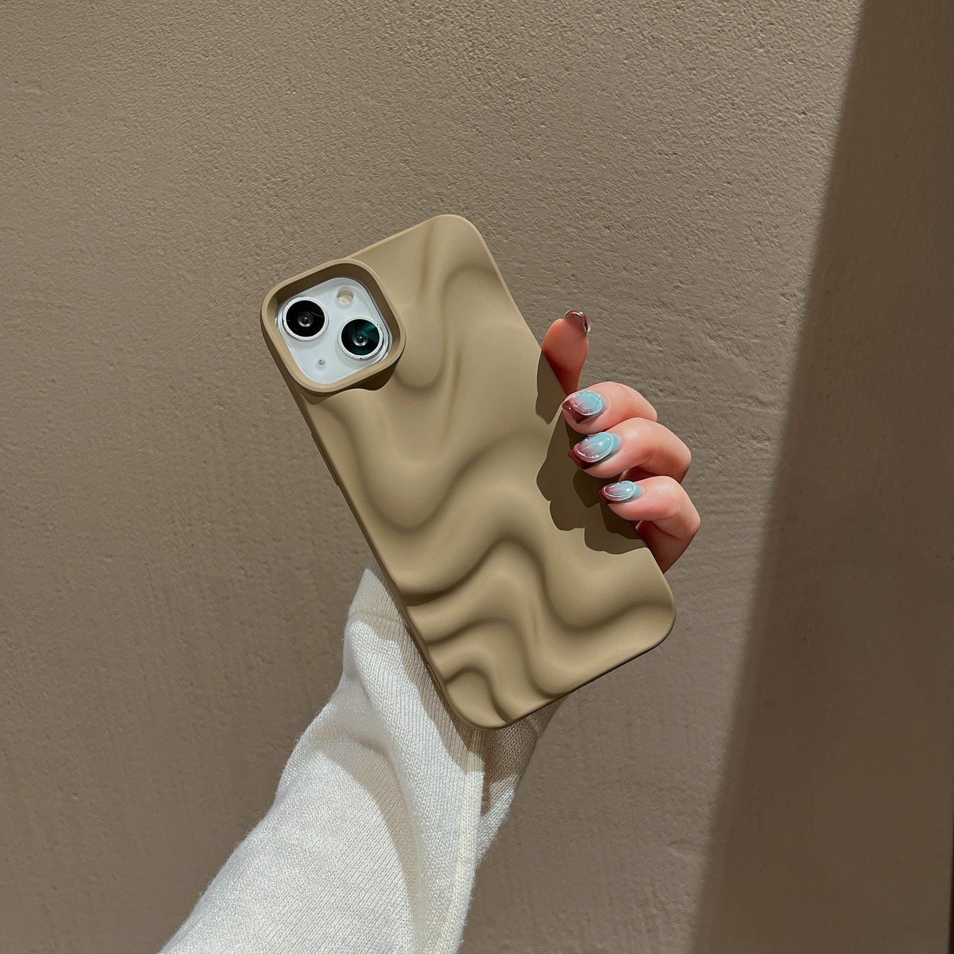 Three-dimensional Pleated Water Ripple Phone Case e8c7ed1c a18b 4201 8d08 d96ef4325365