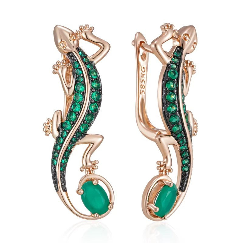 French Hollow Pattern Heart-shaped Earrings ea34058c 044a 4c68 b892 42a0aece9934