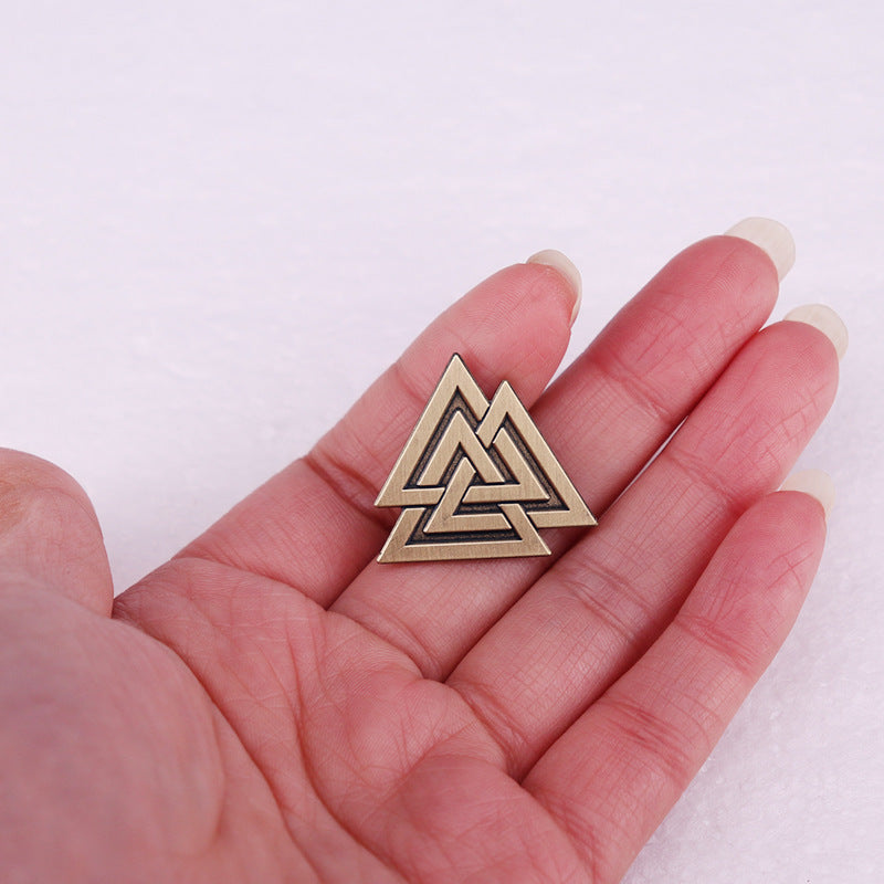 Fashion Personality Triangle Symbol Brooch edacc238 bcf7 4993 b921 d93bf0202f72