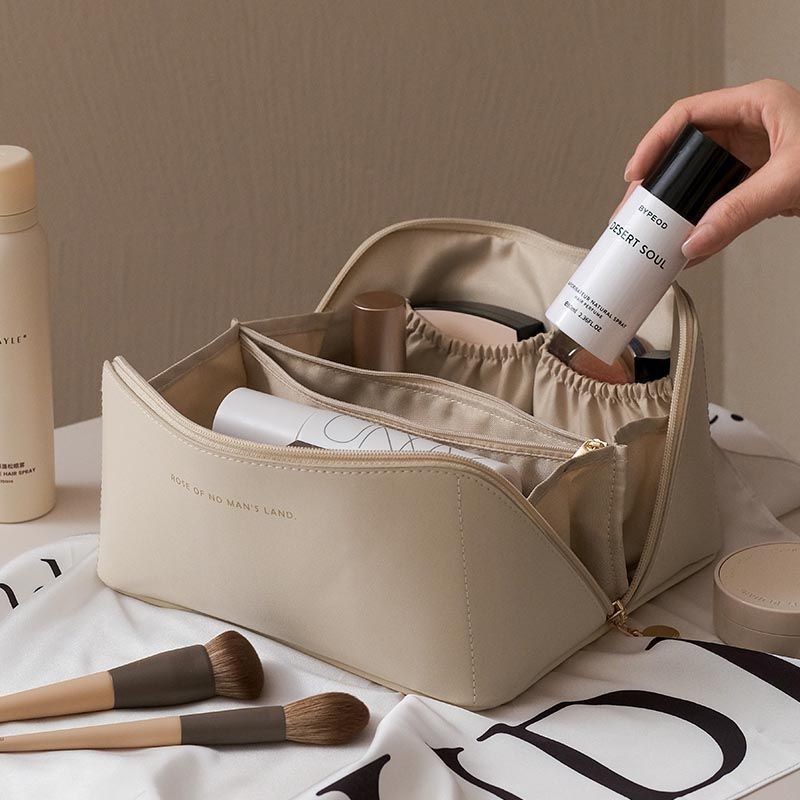 Large Capacity Travel Makeup Storage Bag ef5235bf 1ef1 4d8b 8e1f a3932660f44e 7383e4f3 0272 40b3 87b4 6a03f9391bf0