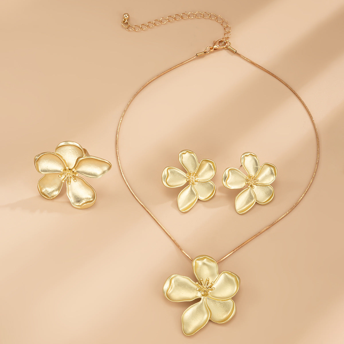 Curling Five-leaf Stamen Snake Chain Suit f0b5f964 4e07 435b 8f62 dfed45e5eab9