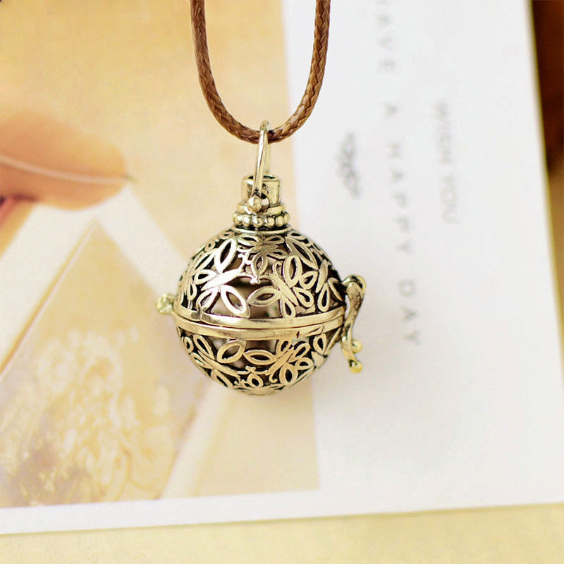 Retro Artistic Butterfly Hollow Sachet Ball Aromatherapy Necklace f2407e55 f628 4840 b199 1fa22f8e2eed